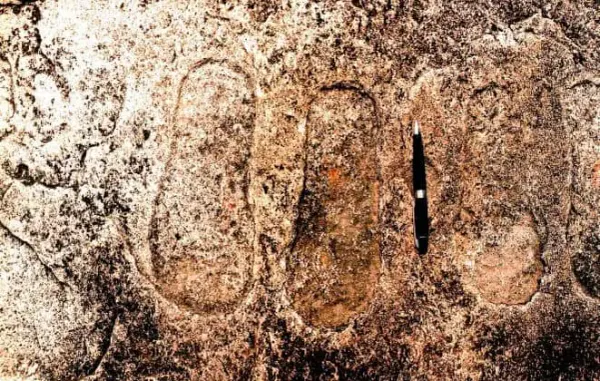 Ancient Indian Rock Footprints Revive Debate Over “Sky Gods” And Lost Symbolism