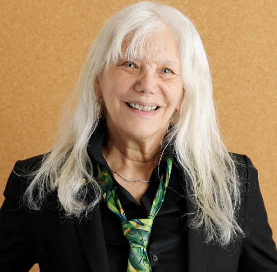 "높이 올라가는 것이 아니라 사람들이 필요로 하는 것을 깊고 바르게 찾아갑니다."