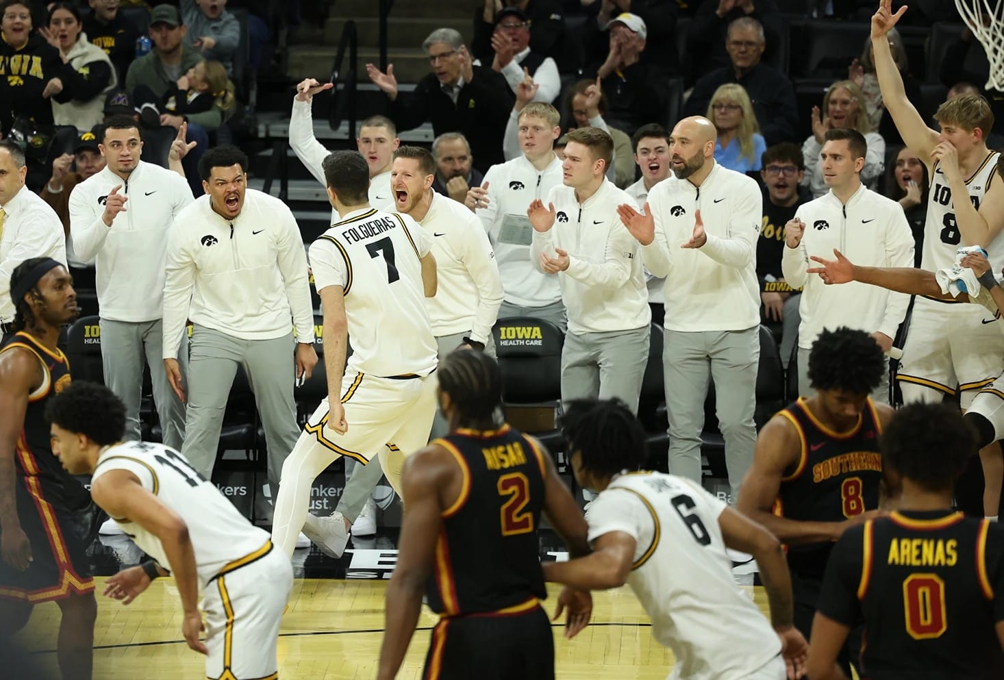 Big Ten Basketball, February 4: Sparty v Goldy, a Land of Lincoln Battle, and Iowa Goes Sleepless in Seattle