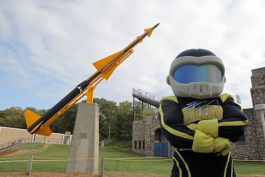 Thursday August 28 Bee One Gee Kickoff Day Open Thread