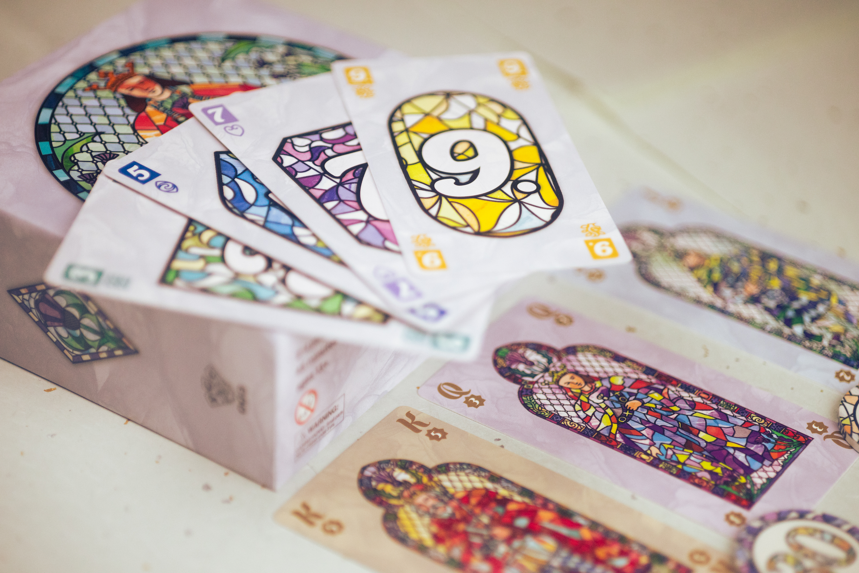 A rainbow bomb and royal cards in the card game Haggis