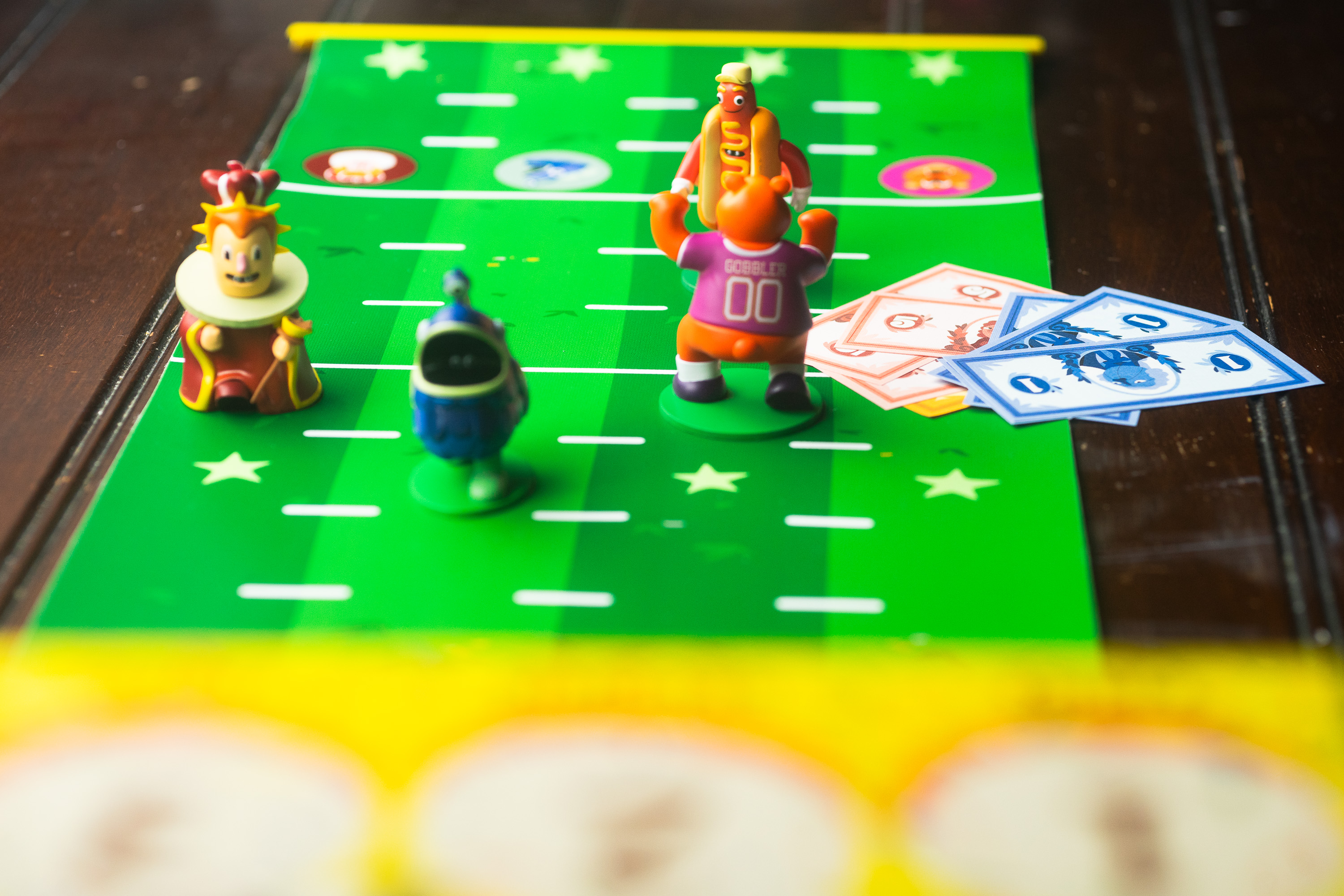 Mascot miniatures racing on the track in the game Hot Streak