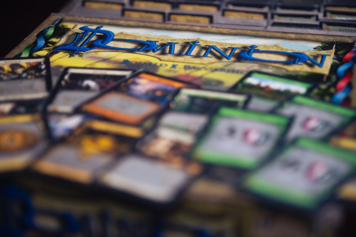 Guiding newcomers into deck-building board games