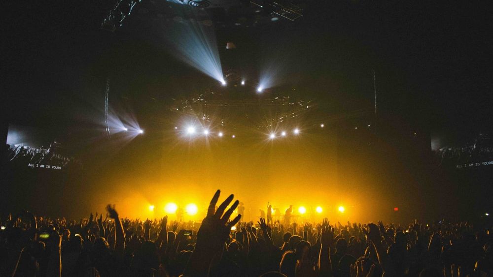 Why Venues and Promoters Wait Weeks for Event Settlement
