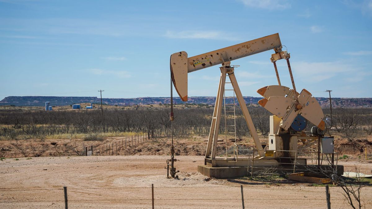 Oil Heads for Its Biggest Weekly Gain Since July as the Iran War Threatens Global Supply