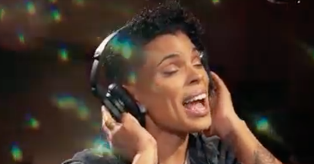 Autumn Nicholas singing