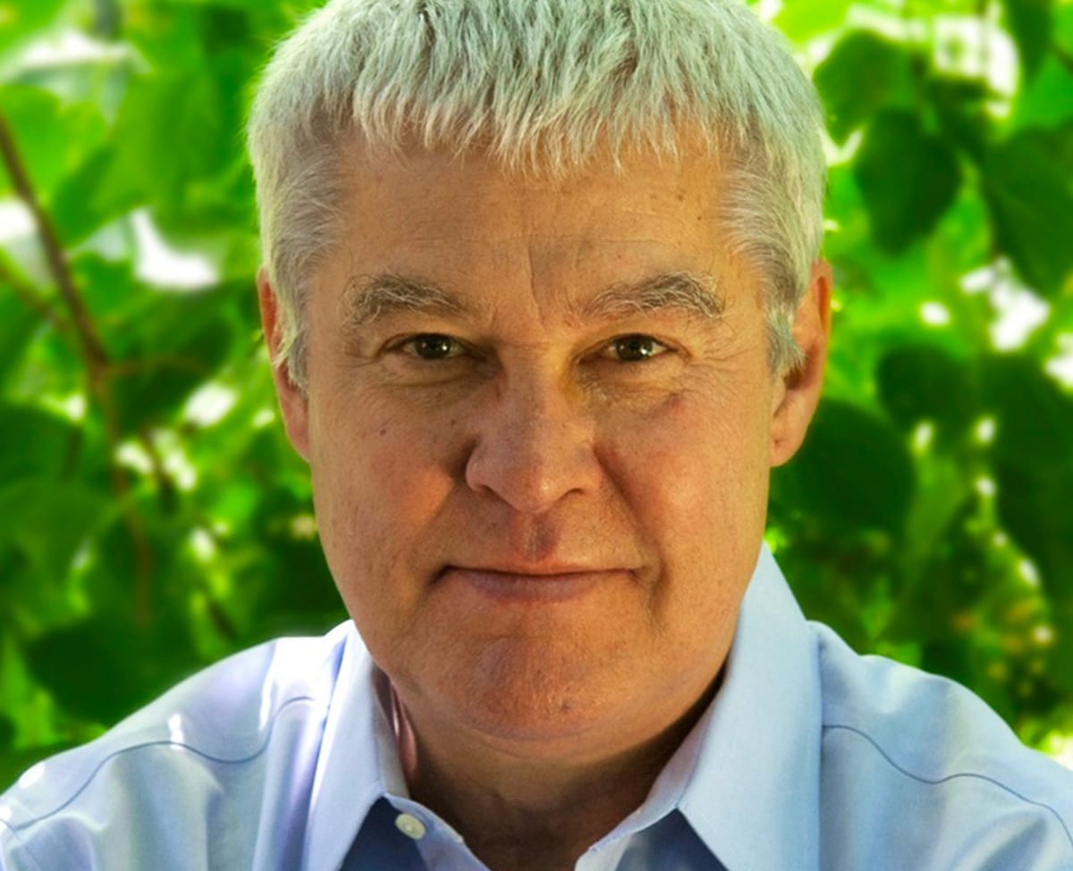 #7 Deep Survival: The incredible neuroscience of survival, who lives, who dies, and why smart people do dumb things with Laurence Gonzales.