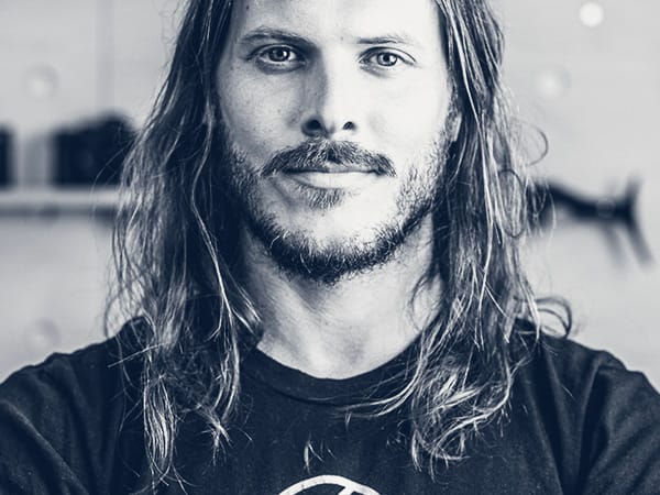 #35 Lux: Building the Apple Design award-winning apps Halide, Spectre, and Kino as part of Lux with Founder Sebastiaan de With.