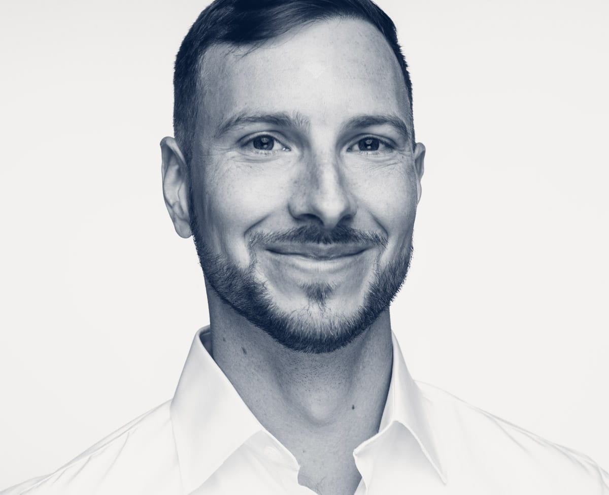 #133 Forcing Function Performance Coaching: Achieving peak performance through experimentation for founders, entrepreneurs, and investors with Author & Founder Chris Sparks.