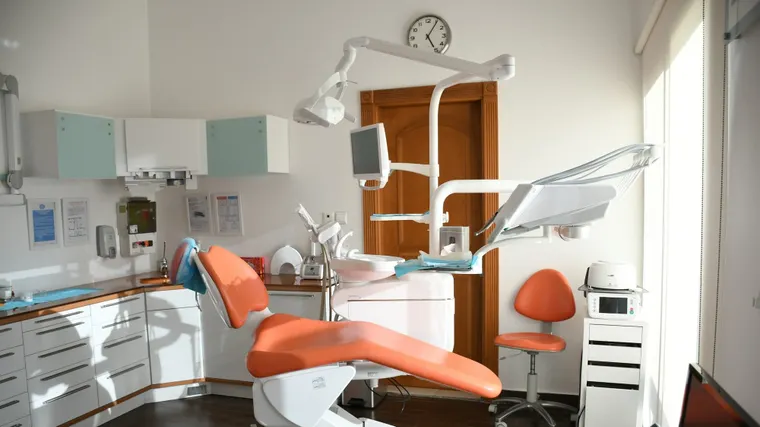 Locating Dentist for Seniors Near Me: A Systemic Approach to Service Acquisition