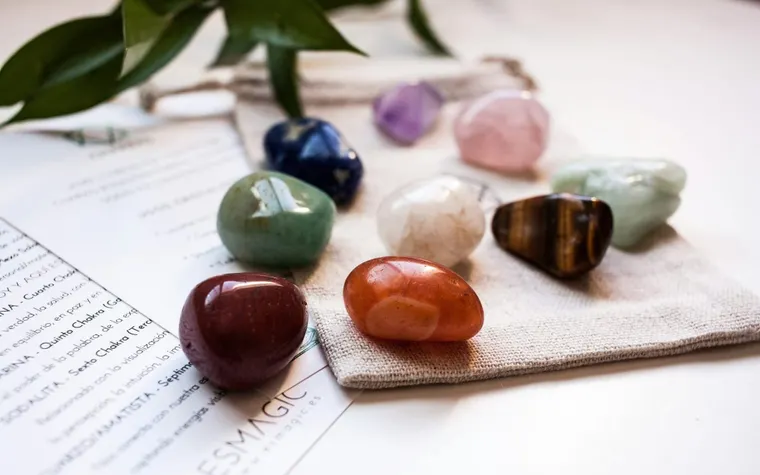 Healing Stones: Unlocking the Ancient Energy of Crystals for Mind, Body, and Spirit Balance