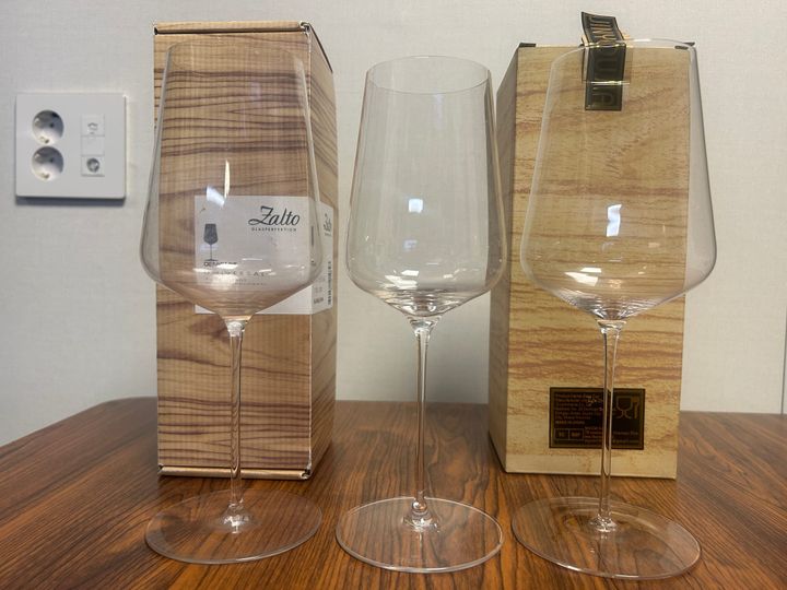 가난한 자의 잘토와 유니버셜 글라스