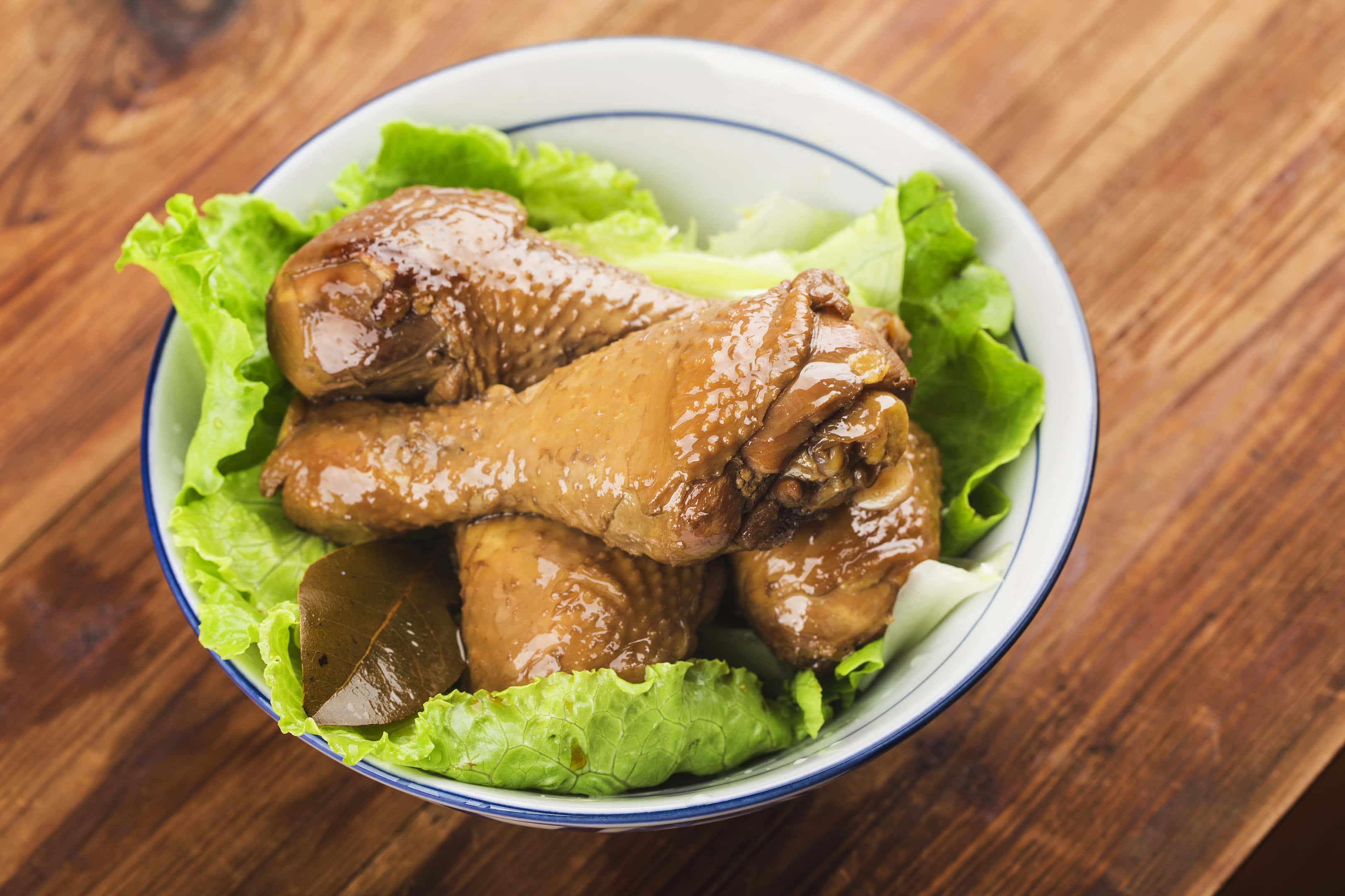 Chicken adobo with lettuce