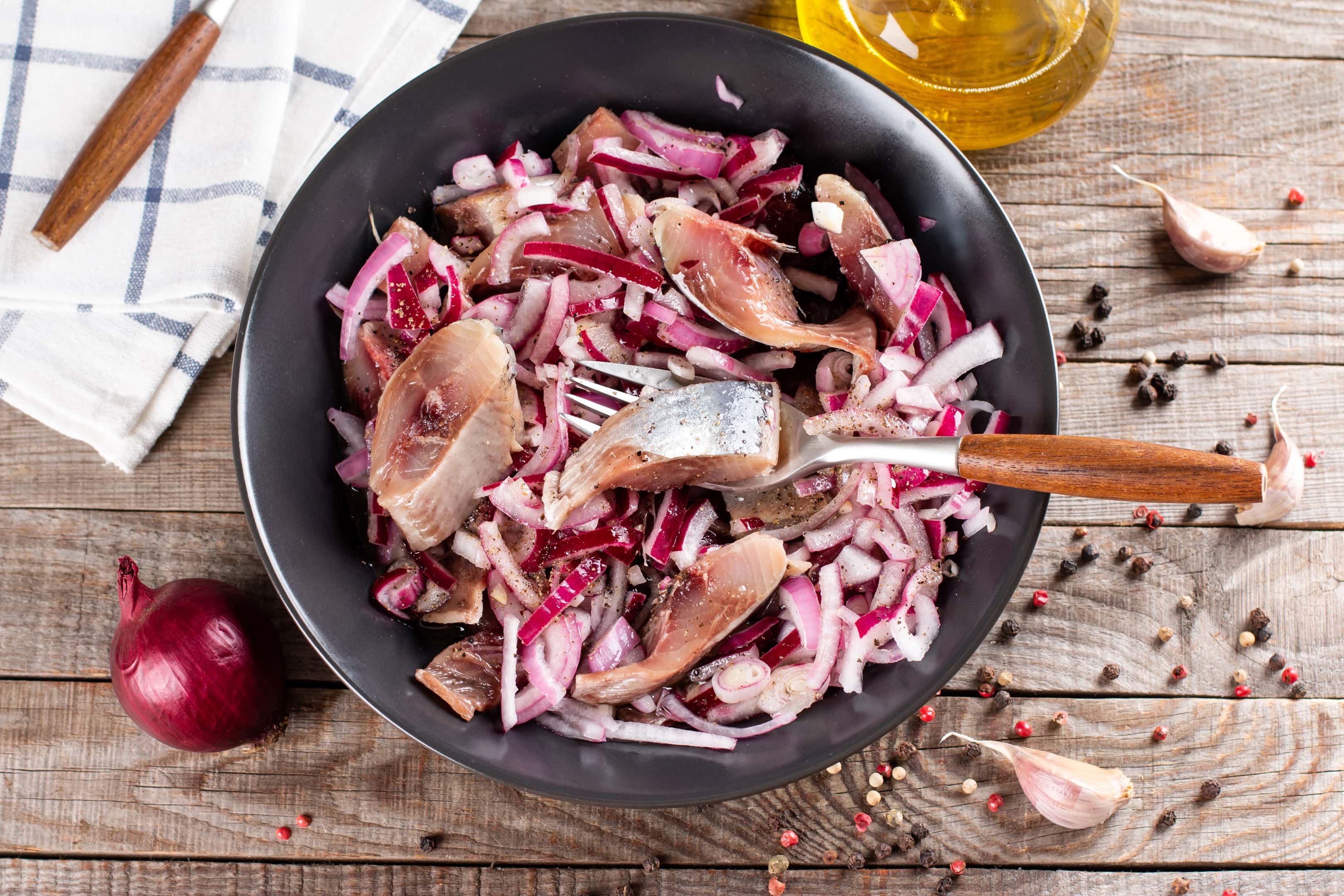 Herring with red onions and spices