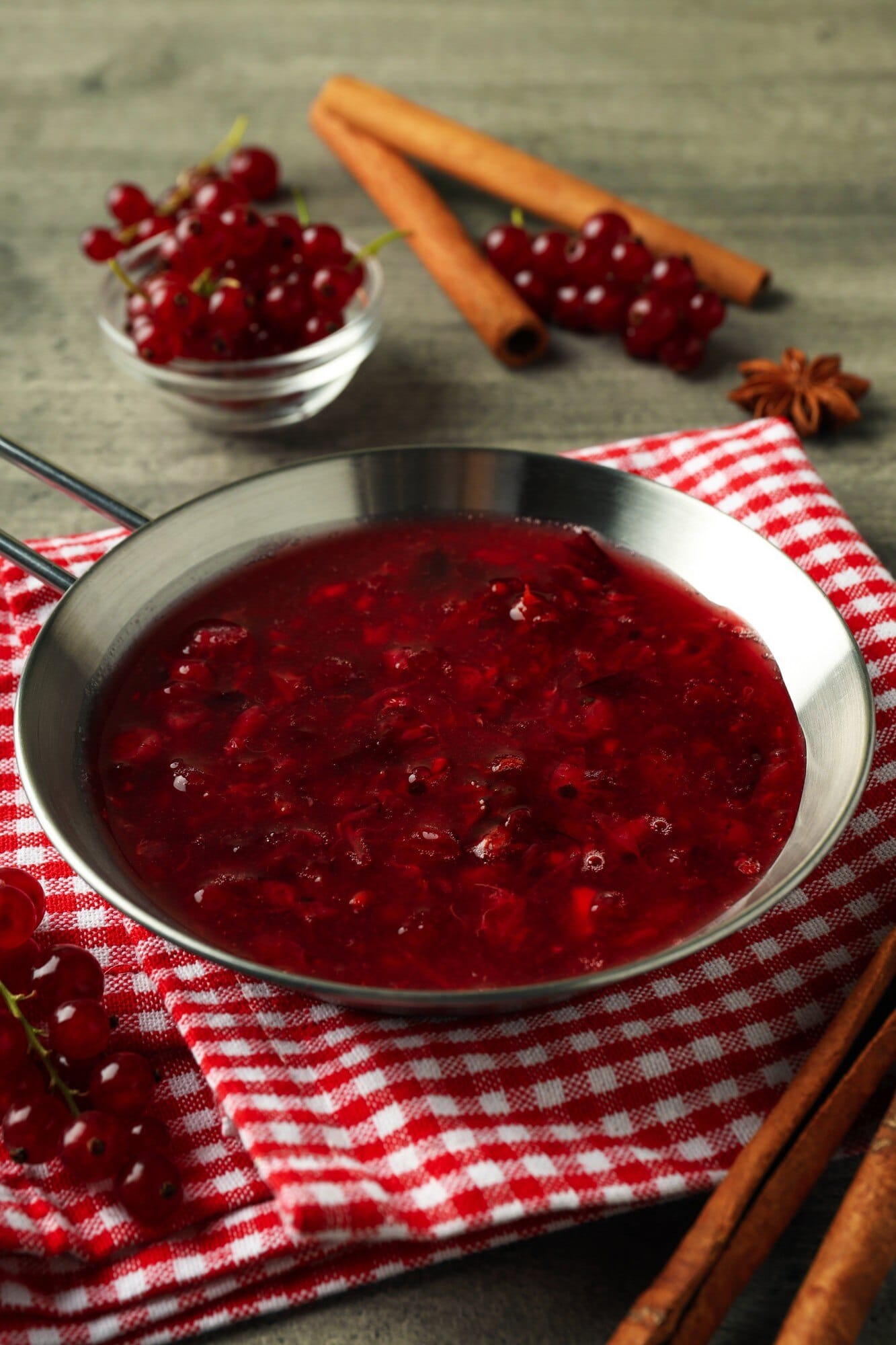 Jellied cranberry sauce