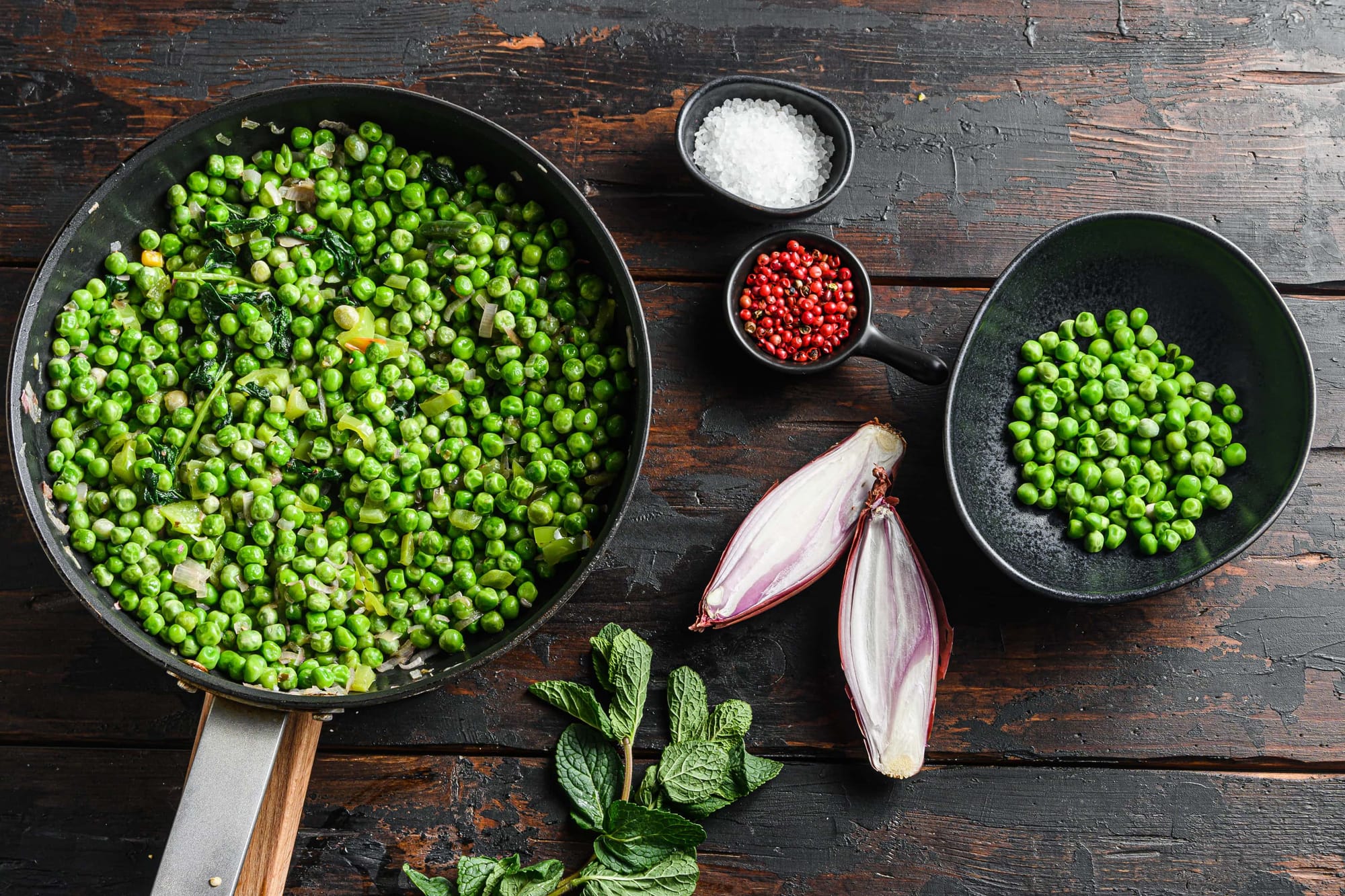 Cooked peas in a pan