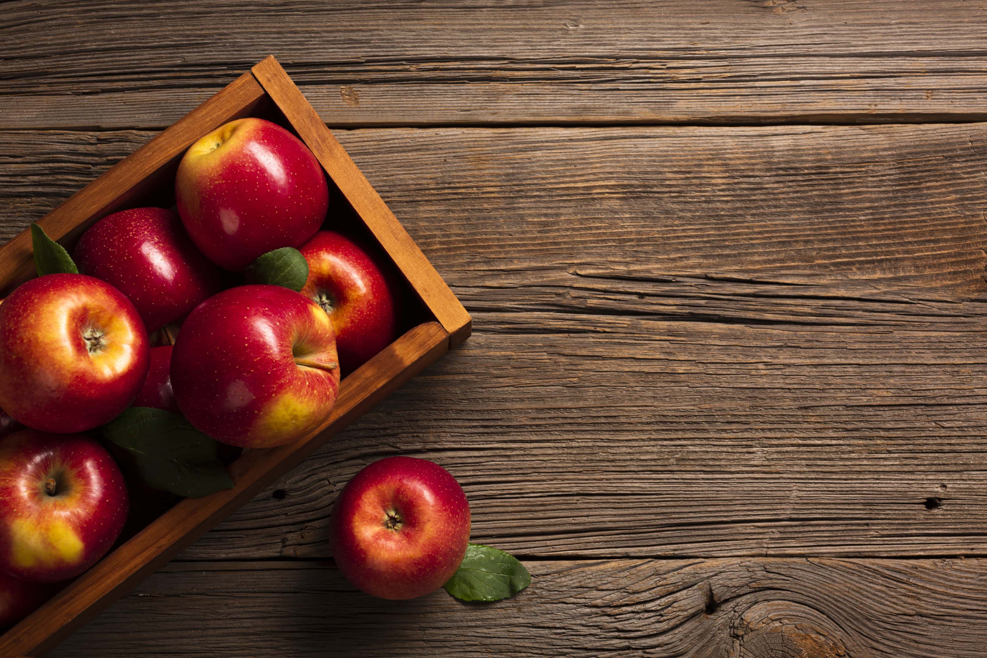 Apples in a wooden crate