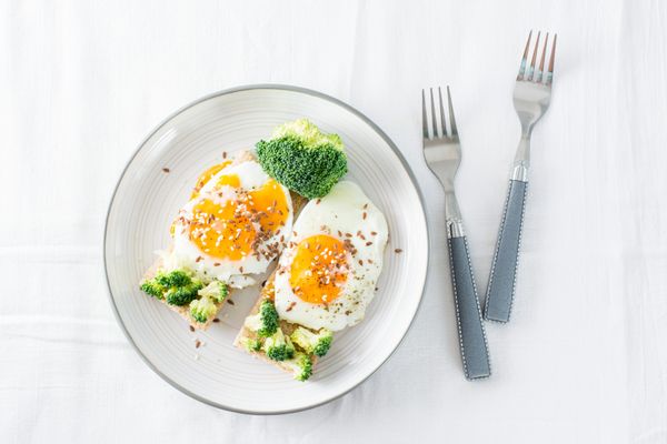 Bruschetta with eggs and broccoli, sesame seeds and flaxseed
