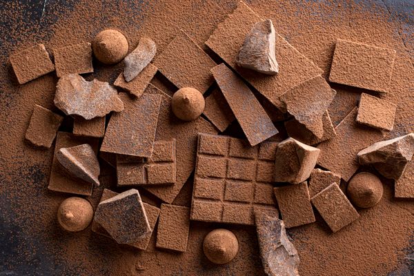 Dark chocolate with cocoa powder