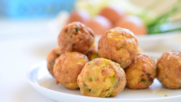 Delicious pan-fried crab bomb