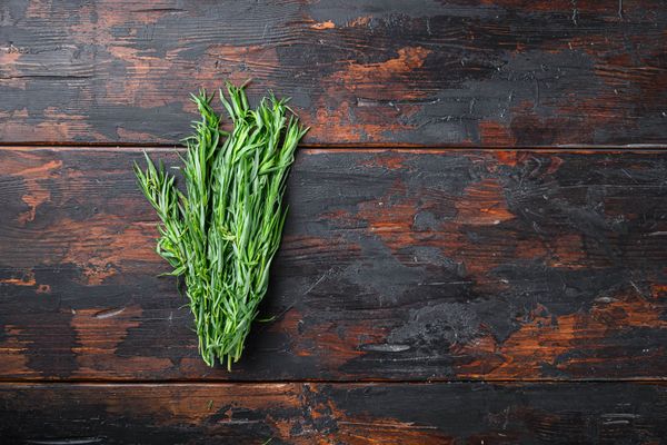 Fresh tarragon