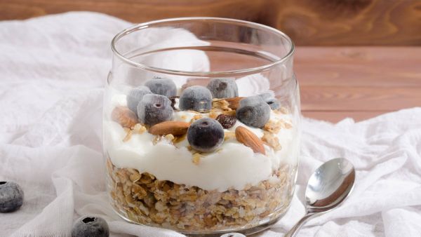 Starbucks overnight oats with natural yogurt, blueberry, and nuts
