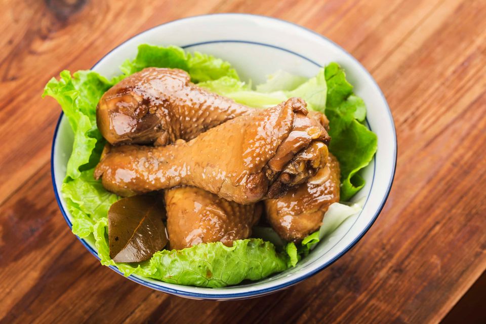 Chicken adobo with lettuce