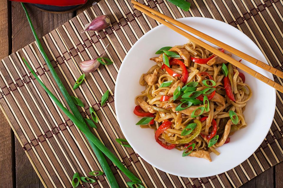 Udon noodles with chicken, peppers and seasonings