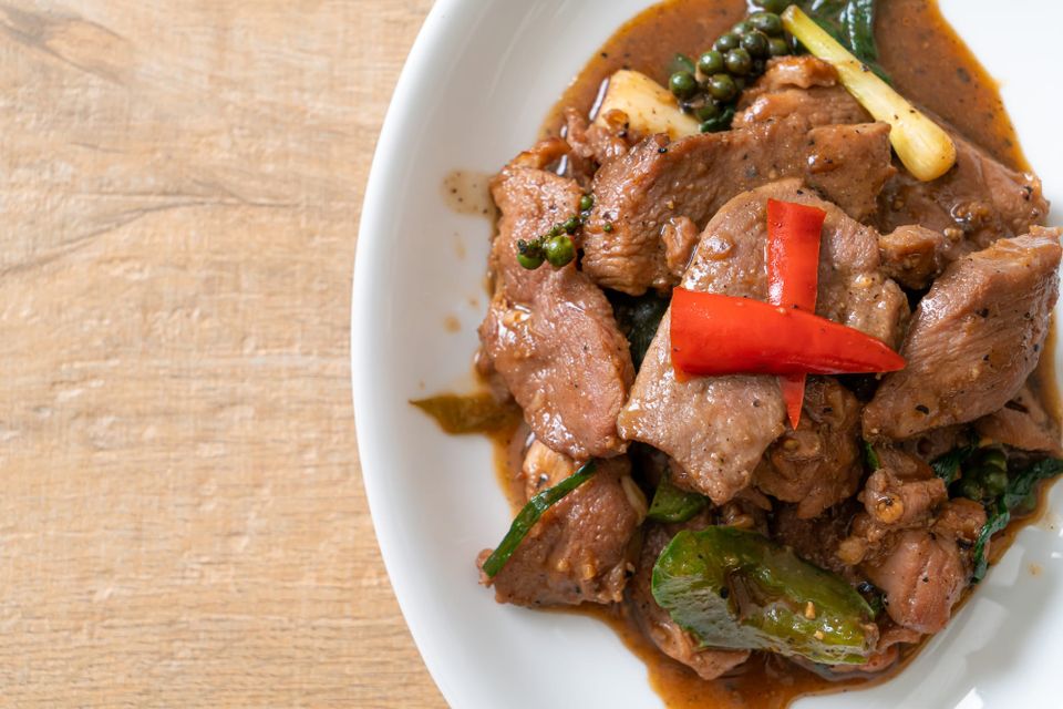 Sizzling beef Pinoy with onions