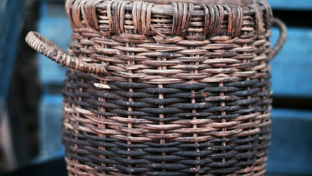 Detalle de una canasta tejida en bejuco por Edwin Marcucci