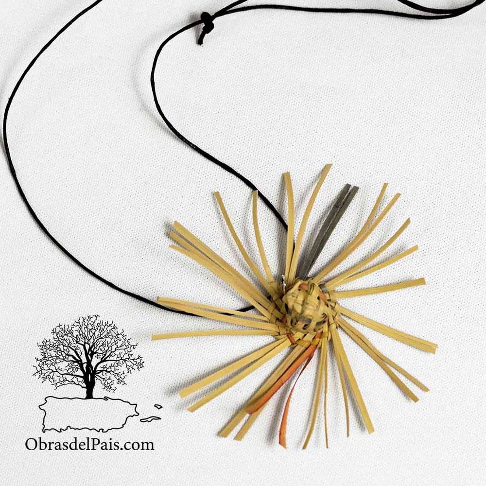 Collar confeccionado por Ángel López inspirado en la forma y el tejido de la pava puertorriqueña