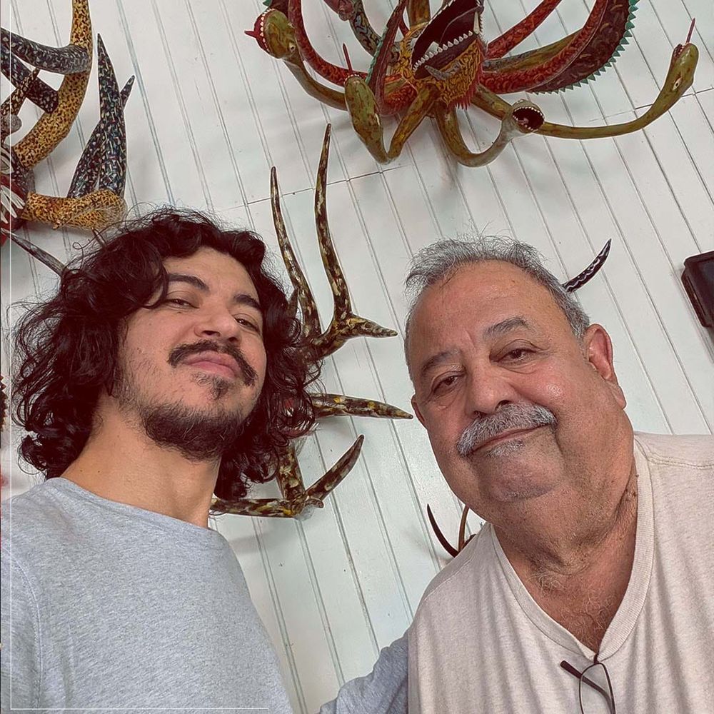 Isaak Gonzalo junto al licenciado Limardo en La Casa de Vejigantes Miguel Ángel Pérez