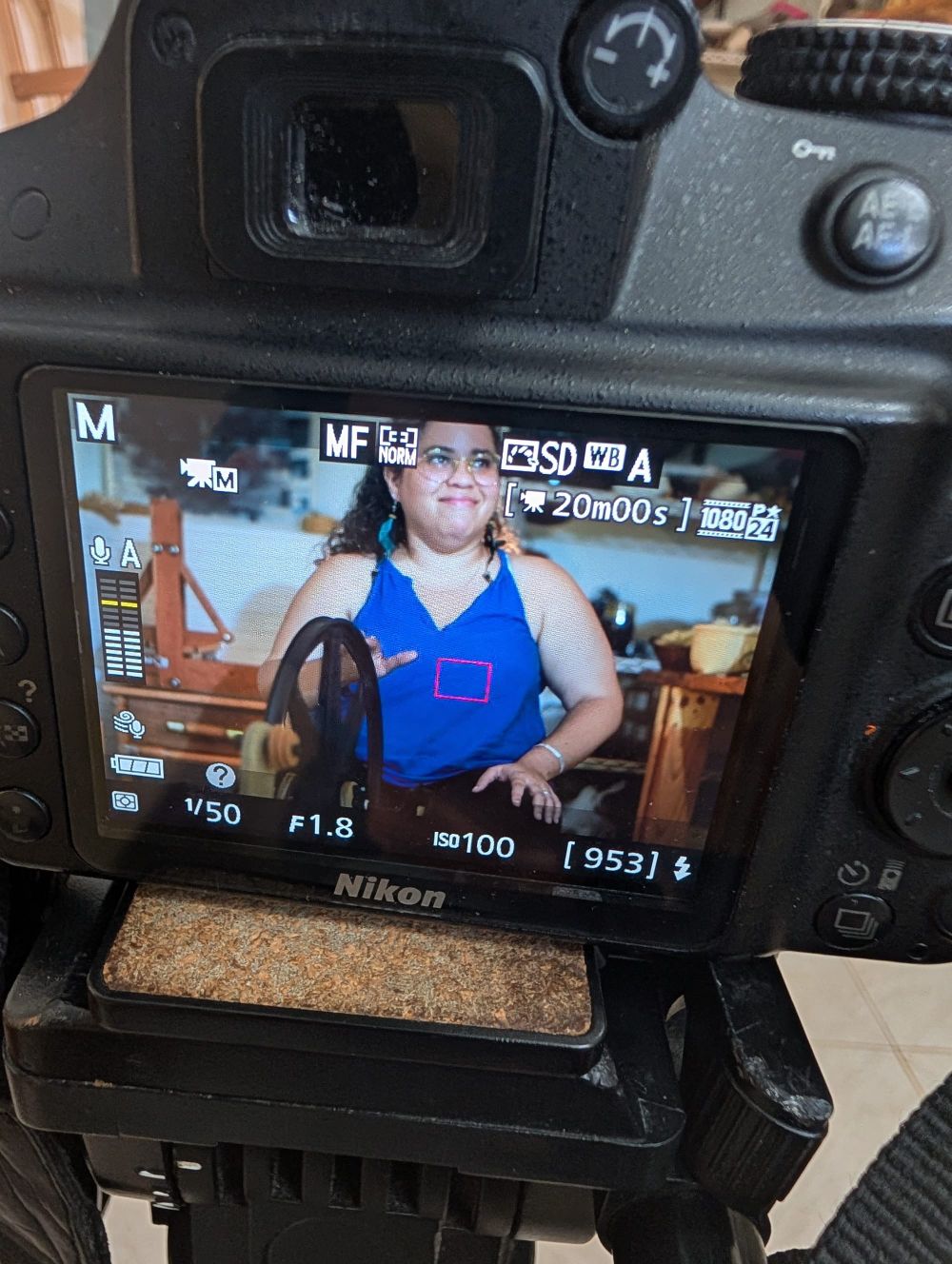 Beatriz Lizardi durante la filmación de Obras del País