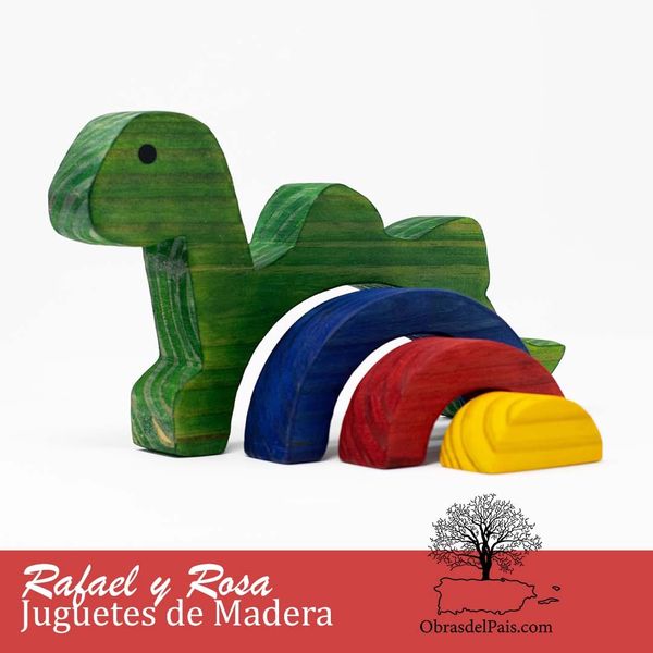 Caballo de madera verde junto a piezas curvas de colores