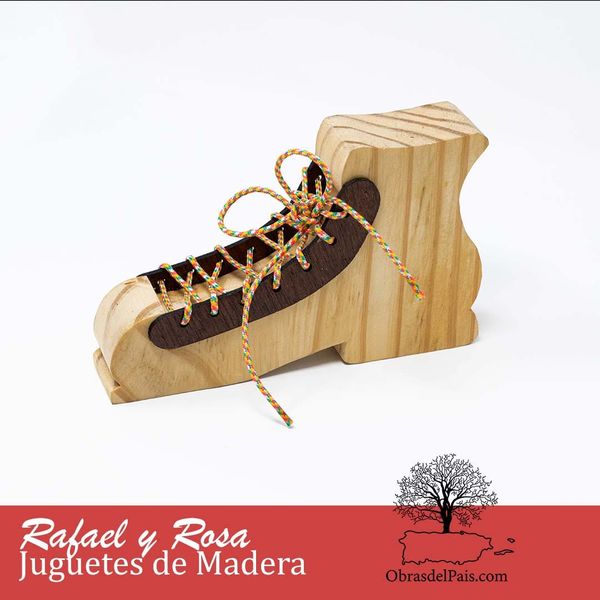Zapato de madera con cordones de colores creado como juguete educativo