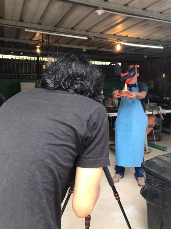Carlos Teissonniere durante la producción de su documental con Obras del País