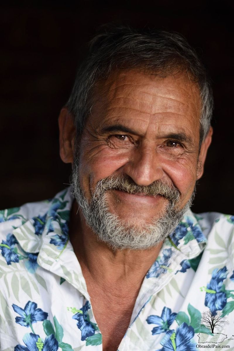 Edwin Marcucci, artesano de Adjuntas dedicado a la cestería en bejuco