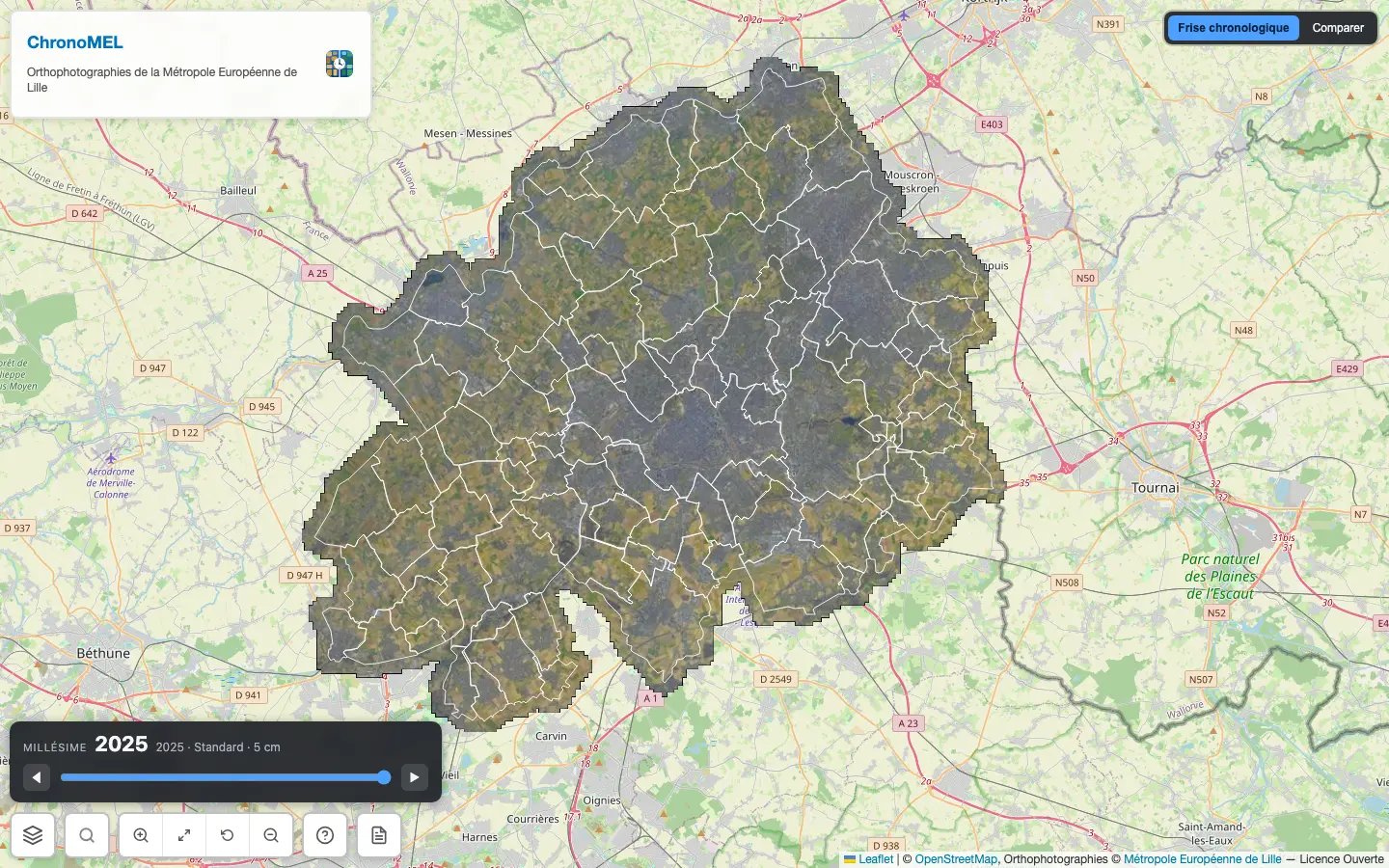 ChronoMEL en mode frise sur le millésime 2025 : l'orthophoto de la métropole surmontée du contour blanc des communes, avec le curseur de millésime