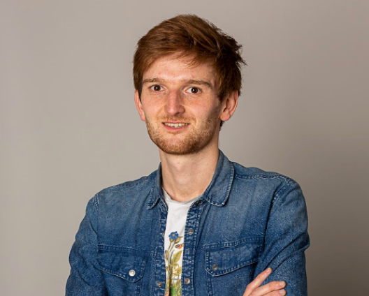 À 28 ans, il cartonne dans la tech : parcours inspirant d'un Data Architect Manager passionné