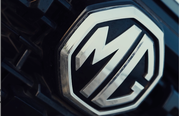 MG MAJESTOR glides through beach terrain