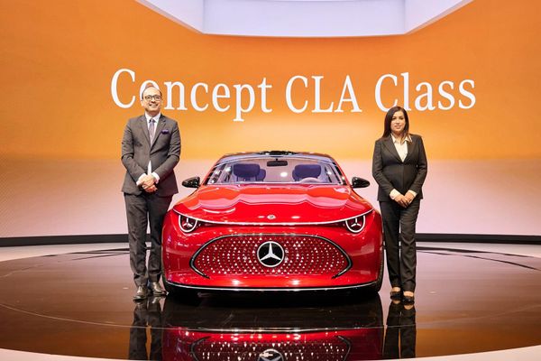 Mercedes-Benz dazzles with 'Arena of Desire'