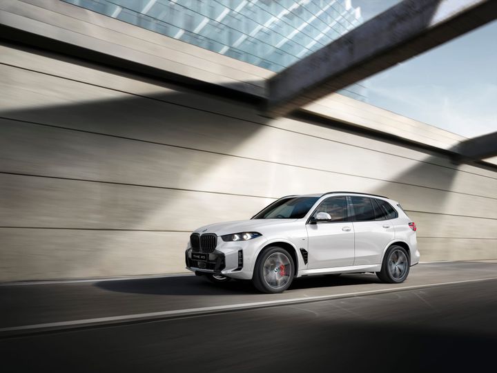 BMW India launches the updated BMW X5