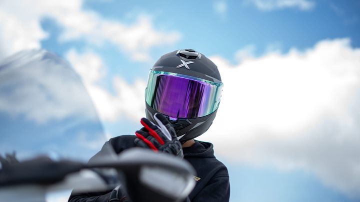 Vega Auto's AXOR makes local visors