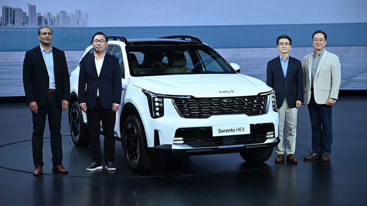 Kia launches Sorento at INR 27.99 lakh, its first hybrid for India