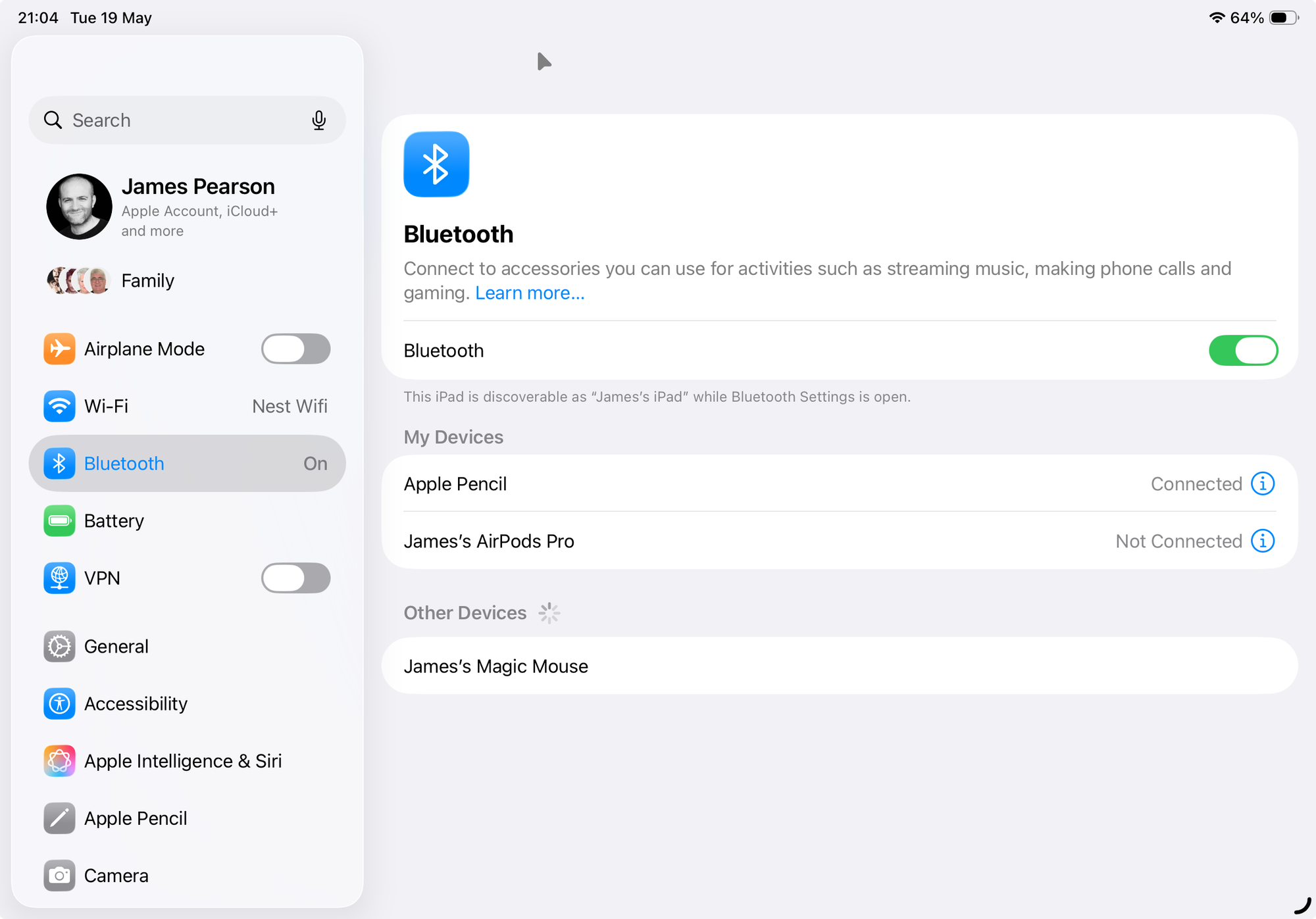 The Bluetooth configuration menu showing connected and unconnected devices.