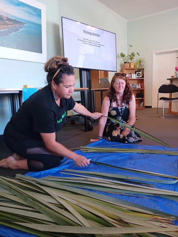 Raranga, whanaungatanga at Tauwhiro