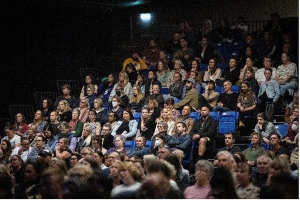 Large crowd scene. Photo: Melissa Banks/Te Kāhui Mātauranga o Te Tauihu o te Waka-a-Māui 