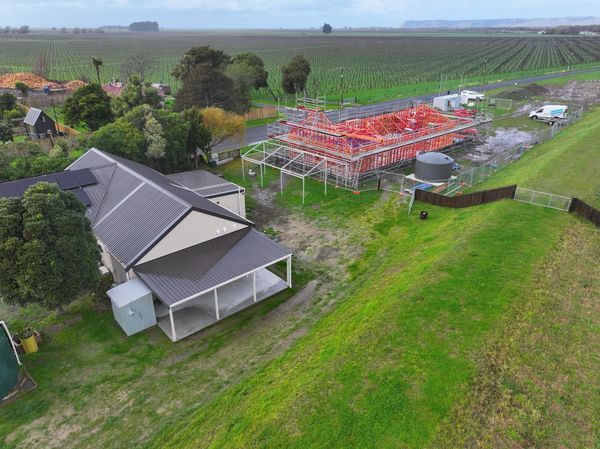 Hauhunga wharenui taking shape
