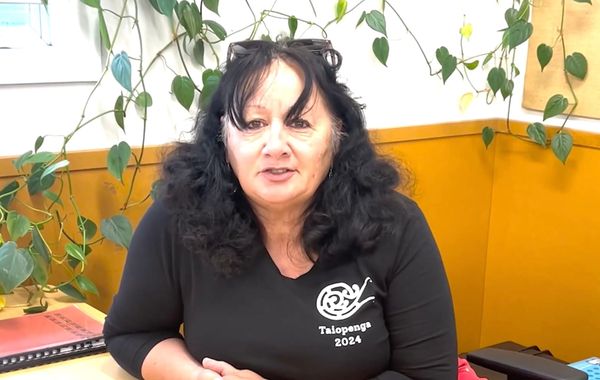 Video: Hoki mai te kahu kiwi o taonga