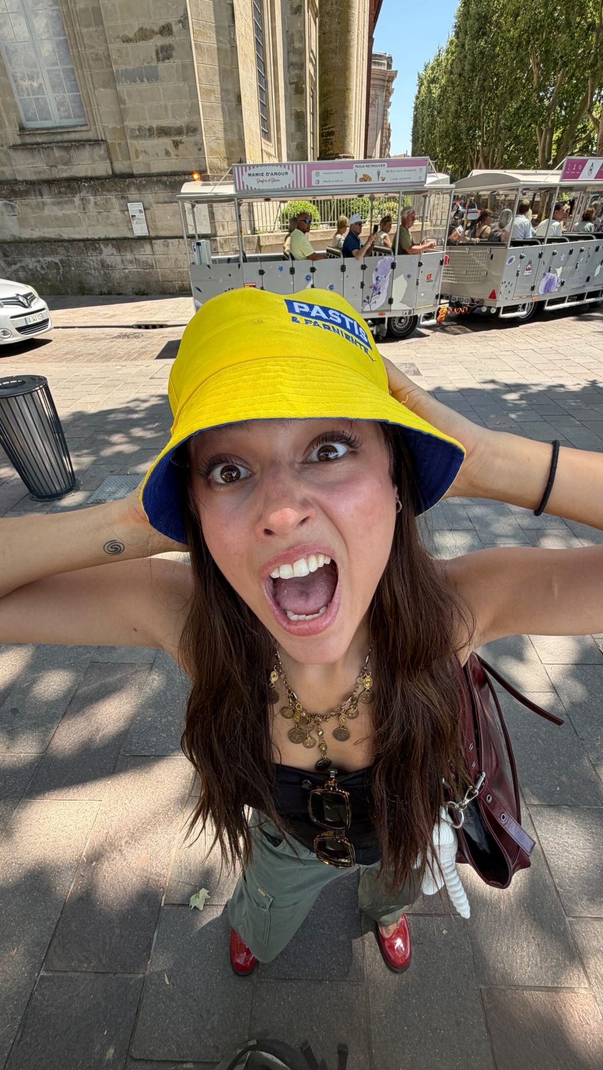 POV: ce a quoi les gens s’attendent quand je dis que je suis du sud ☀️🇫🇷🦆🏉
.
Désolé je suis le pire cliché 😭 en vrai j’abuse mais bon…….